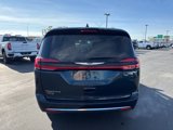 Used 2022 Chrysler Pacifica Touring-L image 4