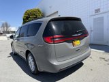 Used 2022 Chrysler Pacifica Touring-L image 4