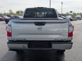 Used 2018 Nissan Titan SV image 4