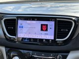 Used 2022 Chrysler Pacifica Touring-L image 3