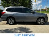 Used 2017 Nissan Pathfinder SL image 2