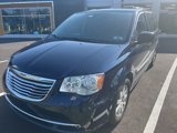 Used 2015 Chrysler Town & Country Touring image 2