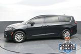 Used 2023 Chrysler Pacifica Touring-L image 2