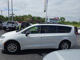 Used 2024 Chrysler Pacifica Touring-L image 5