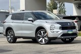 New 2025 Mitsubishi Outlander SE image 3