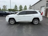 Used 2017 Jeep Cherokee Overland image 5