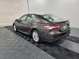 Used 2018 Toyota Camry XLE image 3