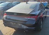 Used 2021 Hyundai Elantra SE image 2