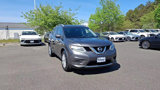Used 2015 Nissan Rogue SV image 2