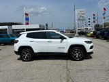 Used 2024 Jeep Compass Latitude image 2