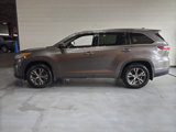 Used 2016 Toyota Highlander XLE image 2
