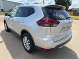 Used 2019 Nissan Rogue SV image 3