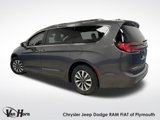 Used 2021 Chrysler Pacifica Touring-L w/ Uconnect Theater Family Group image 3
