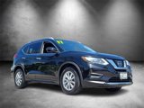 Used 2017 Nissan Rogue SV image 2