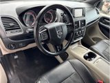 Used 2019 Dodge Grand Caravan SXT image 2