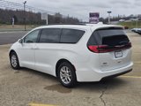 Used 2022 Chrysler Pacifica Touring-L image 3