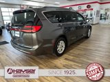 Used 2022 Chrysler Pacifica Touring-L image 5