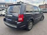 Used 2009 Chrysler Town & Country Touring image 5