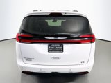 Used 2022 Chrysler Pacifica Touring-L image 6