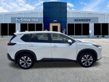 Used 2022 Nissan Rogue SV image 2
