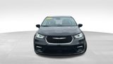 Used 2023 Chrysler Pacifica Touring-L image 2