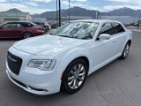 Used 2018 Chrysler 300 Touring L image 3