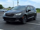 New 2025 Chrysler Pacifica Select image 2