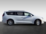 Used 2022 Chrysler Pacifica Touring-L image 4