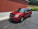 Used 2014 Chrysler Town & Country Touring-L w/ Driver Convenience Group image 3