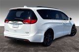 Used 2018 Chrysler Pacifica Limited image 2