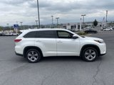Used 2017 Toyota Highlander AWD V6 image 4
