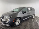 Used 2023 Chrysler Pacifica Touring-L image 3