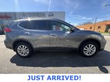 Used 2017 Nissan Rogue SV image 2