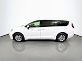 Used 2023 Chrysler Pacifica Touring-L image 4