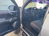 Used 2016 Toyota Tacoma TRD Sport image 4