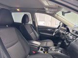 Used 2017 Nissan Rogue SV w/ Sun & Sound Touring Package image 6