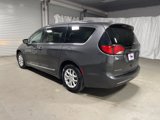 Used 2020 Chrysler Pacifica Touring-L image 5