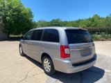Used 2014 Chrysler Town & Country Touring image 5