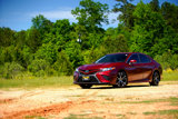 Used 2018 Toyota Camry SE image 2