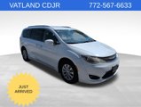 Used 2018 Chrysler Pacifica Touring-L image 1