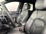 Certified 2024 Porsche Macan image 5