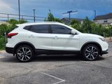 Used 2017 Nissan Rogue Sport SL image 2