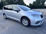 Used 2023 Chrysler Pacifica Touring-L image 4