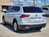 Used 2018 Volkswagen Tiguan SE w/ Panoramic Sunroof Package image 4