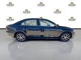Used 2017 Volkswagen Jetta SE image 2