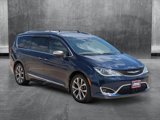 Used 2017 Chrysler Pacifica Limited image 3