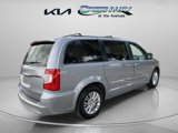 Used 2015 Chrysler Town & Country Touring-L image 4