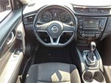 Used 2020 Nissan Rogue SV image 2