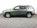 Used 2019 Jeep Cherokee Latitude w/ Cold Weather Group image 2