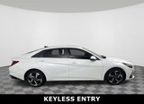 Used 2022 Hyundai Elantra SEL w/ Convenience + Premium Package image 2